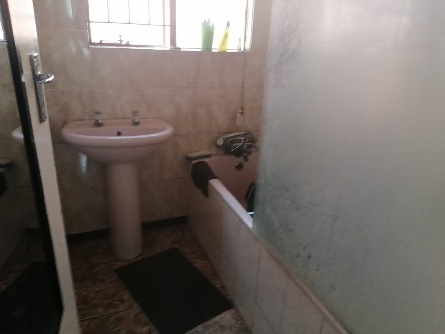 To Let 3 Bedroom Property for Rent in Tlhabane West North West
